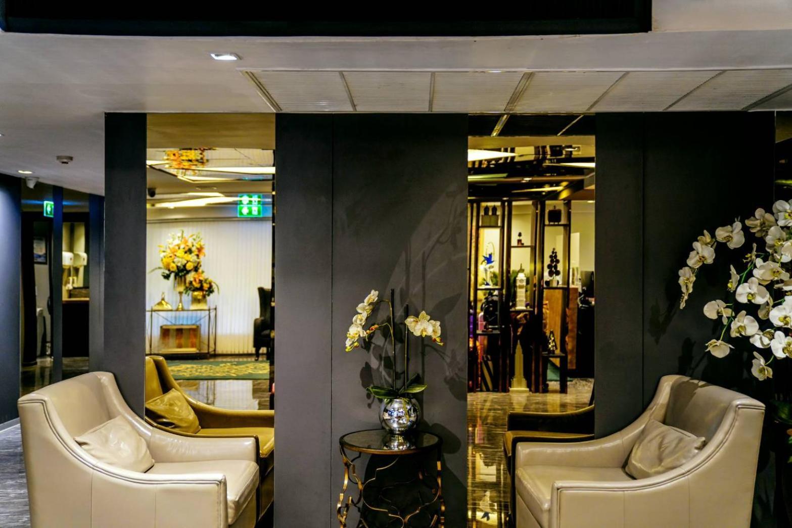 Sora Hotel Silom Бангкок Экстерьер фото