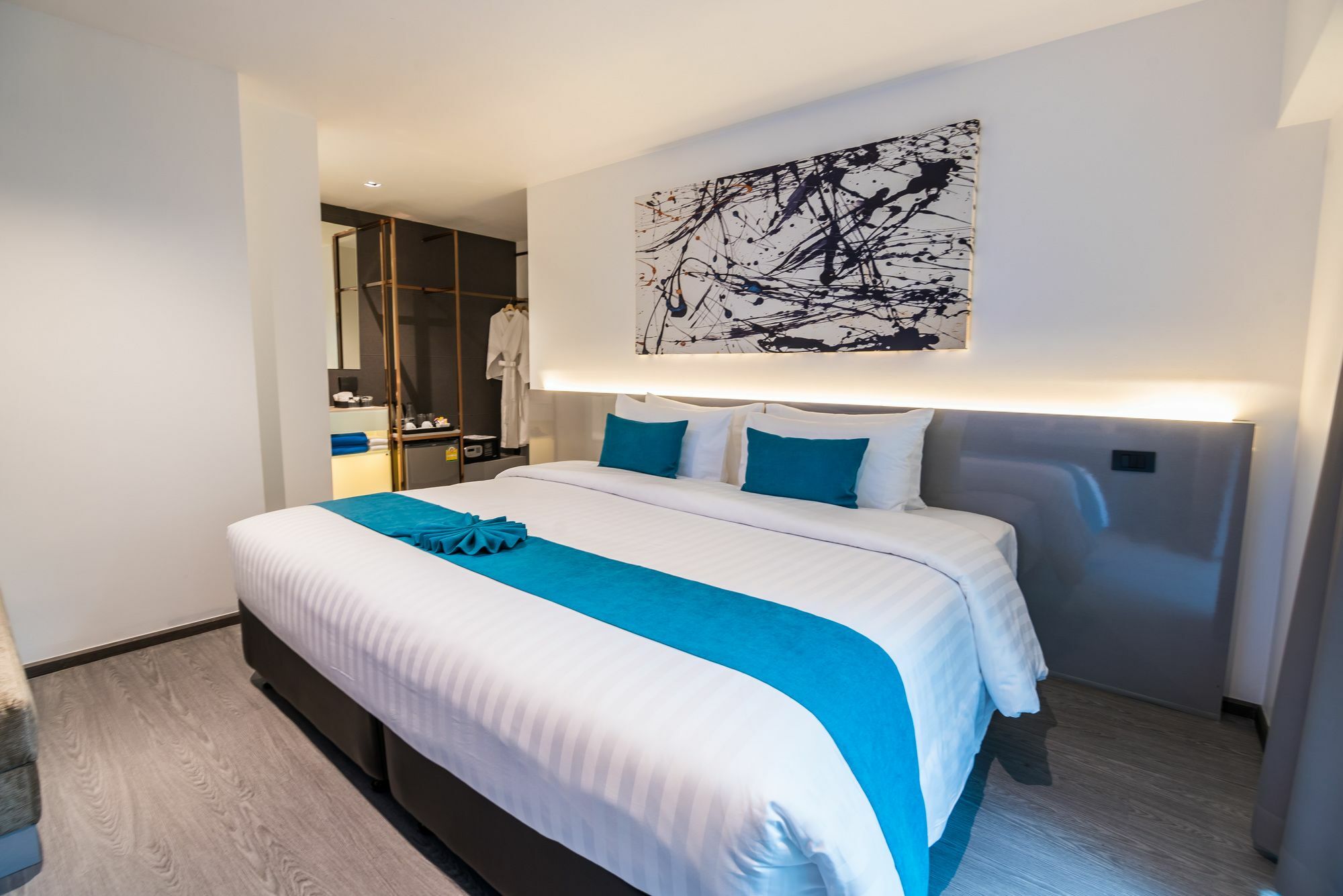 Sora Hotel Silom Бангкок Экстерьер фото