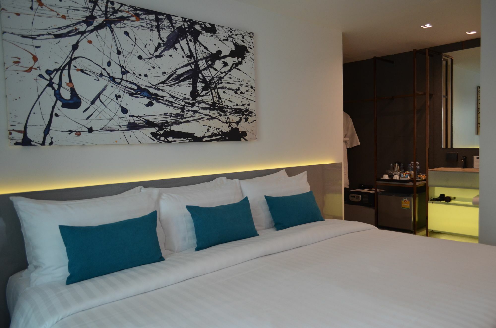 Sora Hotel Silom Бангкок Экстерьер фото