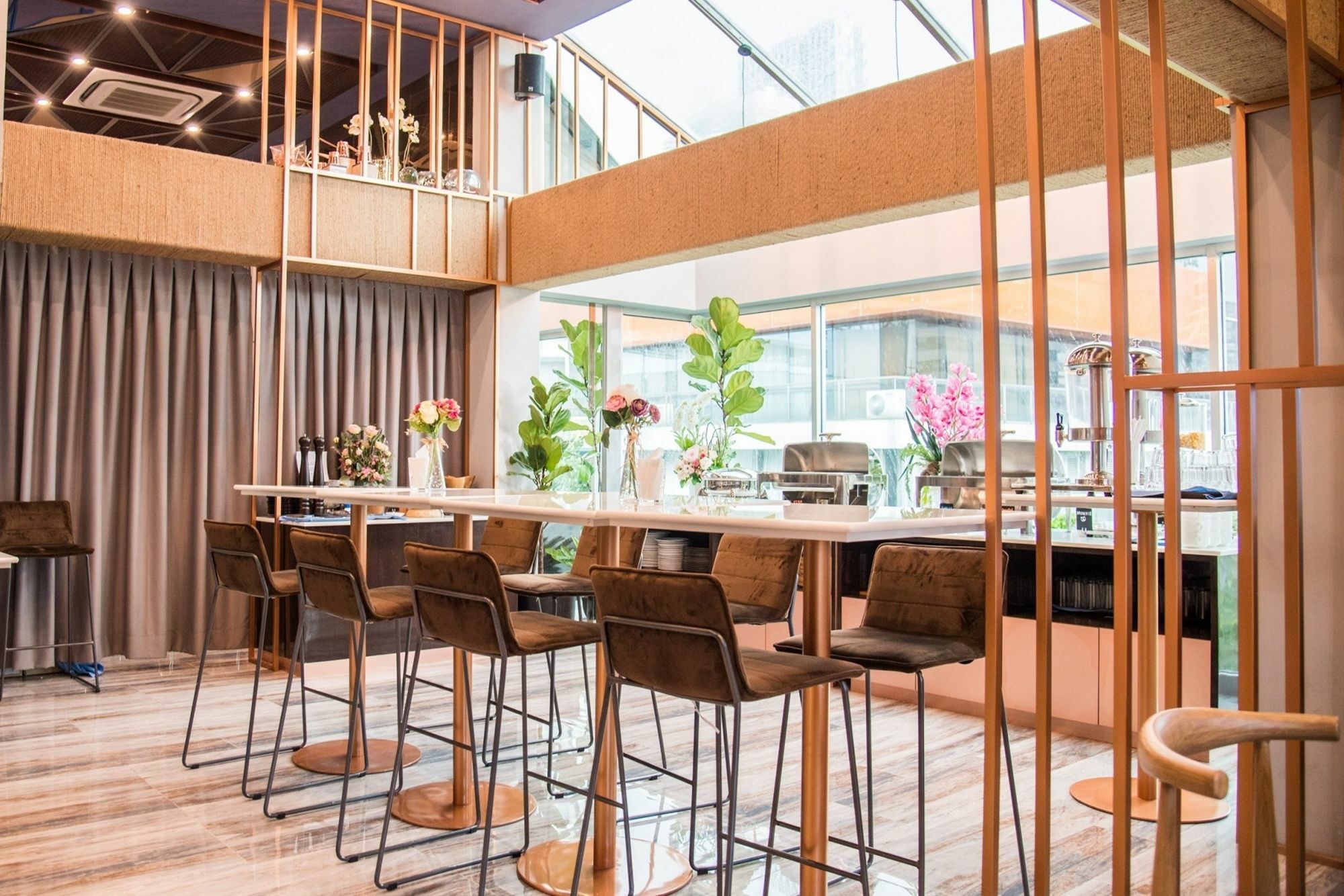 Sora Hotel Silom Бангкок Экстерьер фото